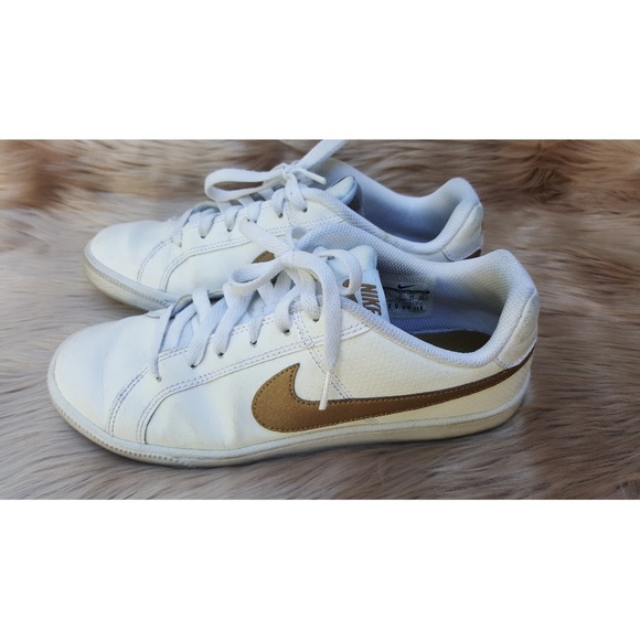 Nike Shoes - 💎💎FINAL SALE💎💎 Nike Court Royale Sneakers
